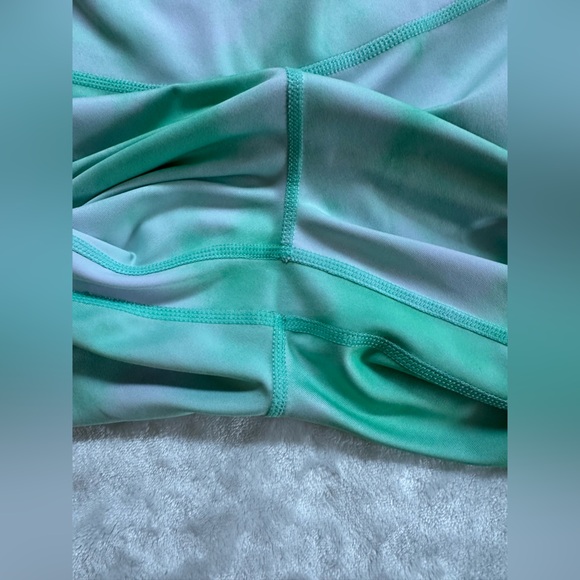 Nike One Icon Clash Mid-Rise Crop Leggings Green/White Size Small - Picture 14 of 15